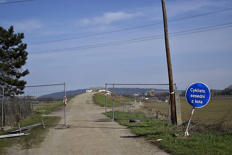 Most pro cyklisty přes severní obchvat na trase Prostějov - Smržice.