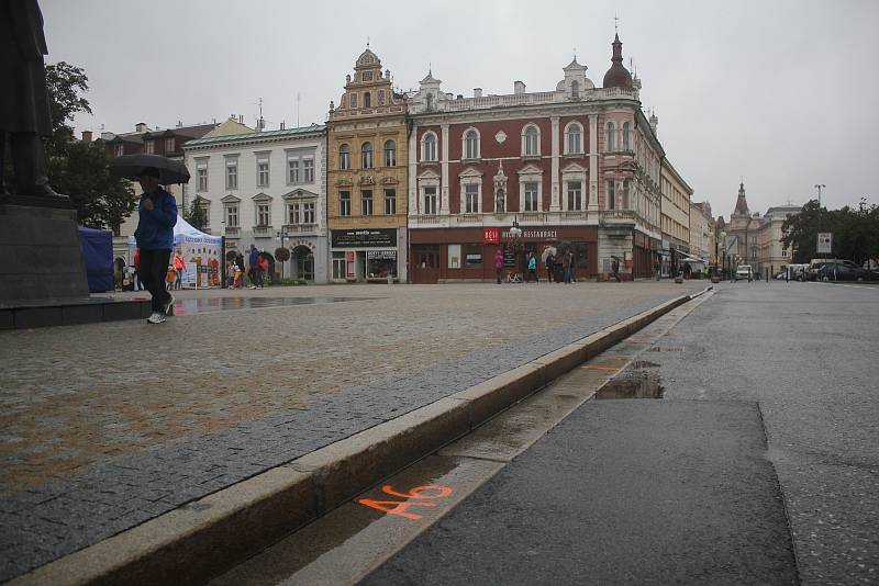 Prostějovské hody poznamenalo počasí. Déšť odradil některé stánkaře i návštěvníky.