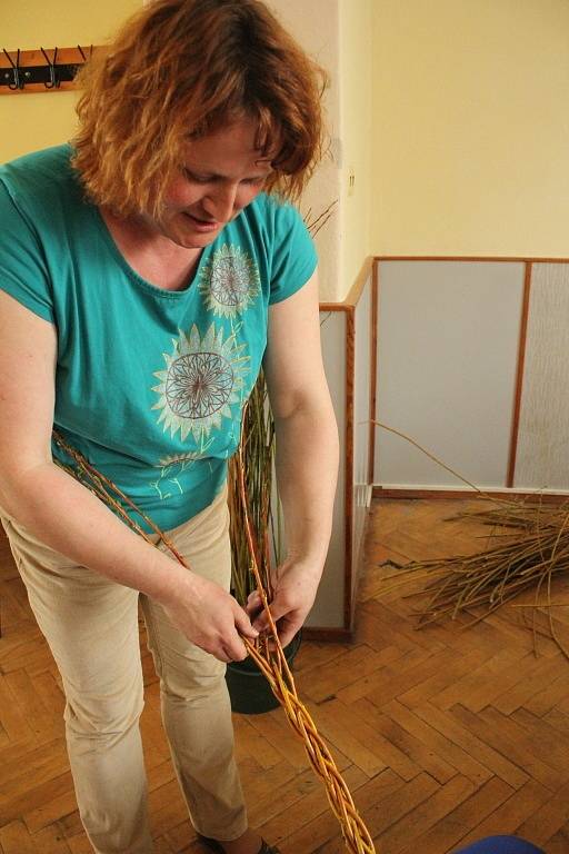 Trvalo to pár minut, a dostal se mi do rukou nástroj pro ženy ideální k použití v odpoledních hodinách Velikonočního pondělí. 