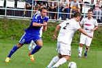 Fotbalisté 1.SK Prostějov (v modrém) proti HFK Olomouc