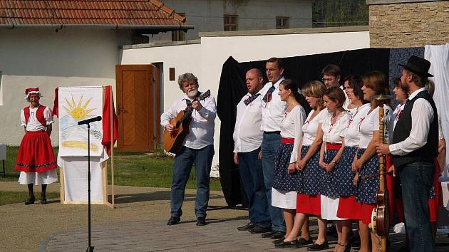  Slavnostní otevření nového areálu s meditační zahradou a divadelním amfiteátrem 