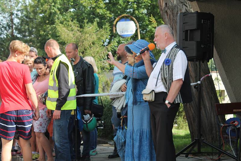 Přehlídka historických motorových vozidel v rámci soutěžní přehlídky Rallye na pohodu - z lázní do lázní. 18.8. 2019