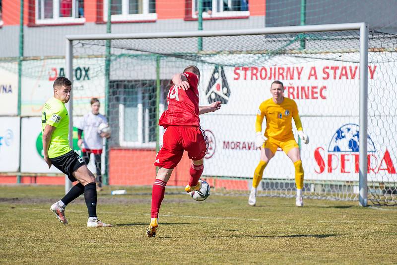 Prostějov (v zeleném) schytal v Třinci debakl. Vít Nemrava