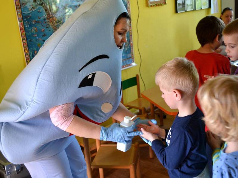 Děti v mateřské škole ve Víceměřicích se učily správnou hygienu rukou