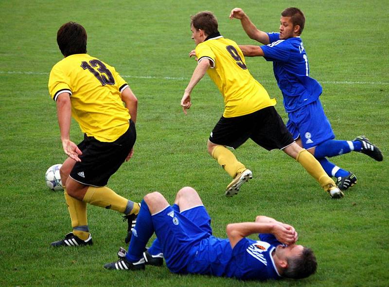 Prostějovští fotbalisté vyhráli třetí zápas ze čtyř kol. Na domácím hřišti díky lepšímu druhému poločasu porazili Kravaře 2:0.