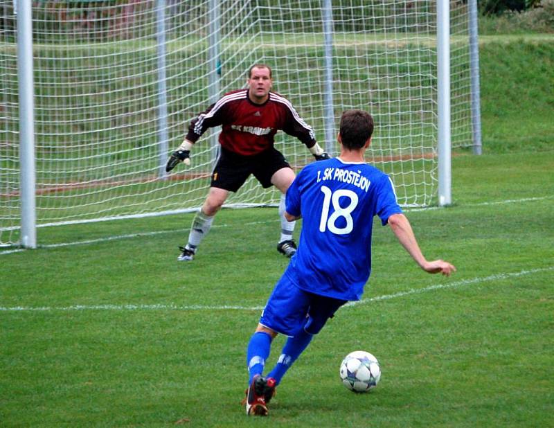 Prostějovští fotbalisté vyhráli třetí zápas ze čtyř kol. Na domácím hřišti díky lepšímu druhému poločasu porazili Kravaře 2:0.