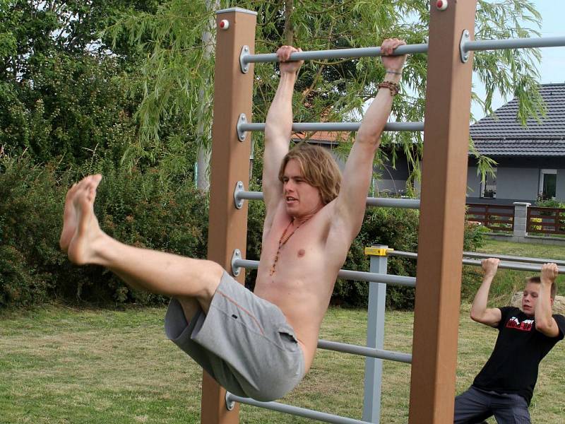 Exhibice silového cvičení Street Workout v Držovicích