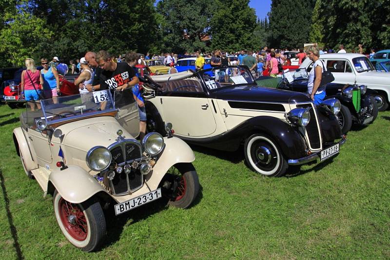 Automobiloví a motocykloví dědečci v Čechách pod Kosířem