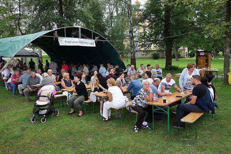 Sobotní dožatá v Pivíně pod taktovkou divadelního souboru Větřák. 17.8. 2019