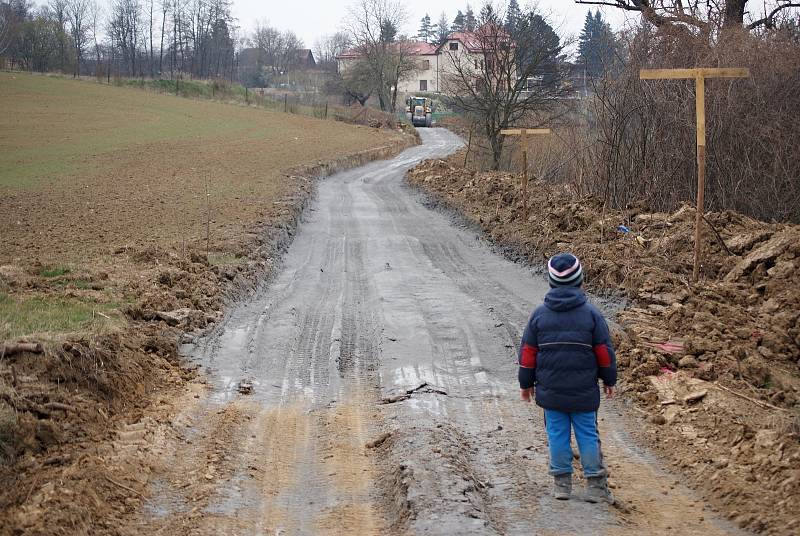 Stavba cyklostezky na plumlovské přehradě - 4. dubna 2020