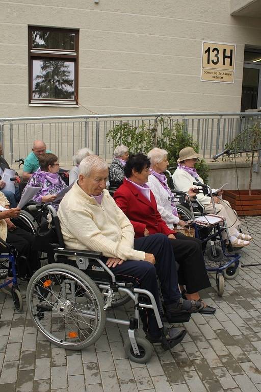 Slavnostní otevření domova se zvláštním režimem pro seniory trpící Alzheimerovou chorobou, chráněného bydlení a odlehčovací služby pro seniory a lidi se zdravotních postižením v areálu Centra sociálních služeb
