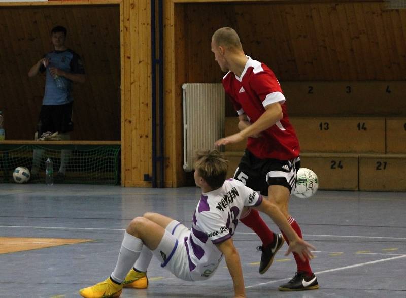 SEZÓNA SE ROZJELA. Prvním turnajem v neděli 19. listopadu 2017 odstartovala dlouhodobá zimní futsalová soutěž okresu Prostějov.