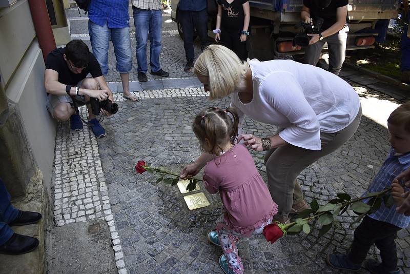 V Prostějově bylo uloženo dalších 13 Kamenů zmizelých. 25.6. 2020