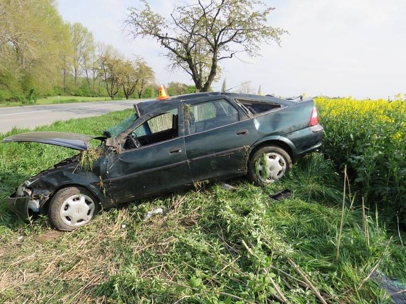 Bouračka mezi Výšovicemi a Němčicemi nad Hanou