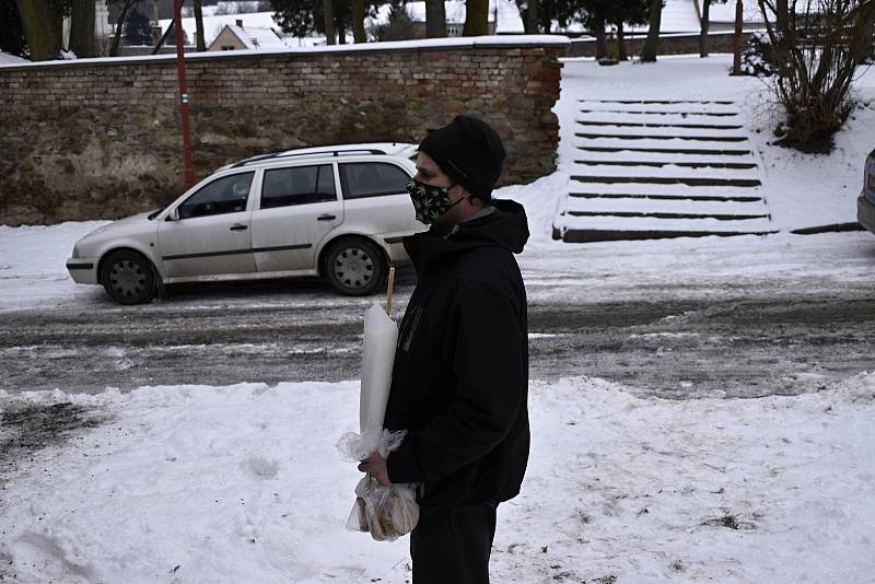 Pečení makrel v konické Zámecké zahrádce - 16.1. 2021