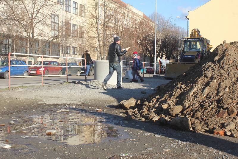 Dění na zabraném parkovišti u Kaska v Prostějově