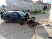 Řidič BMW narazil v neděli krátce před polednem do domu v Kralicích na Hané