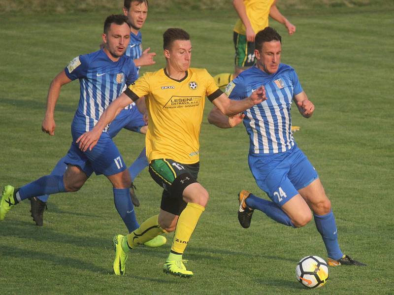 Fotbalisté Prostějova (v modrém) porazili Petřkovice 3:1