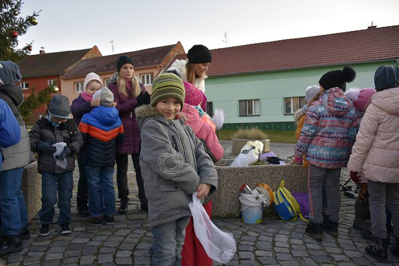 Rozsvícení vánočního stromu v Nezamyslicích 2019