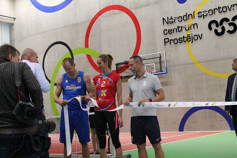 SPORTUJE SE. Prostějovské Národní sportovní centrum už slouží veřejnosti.