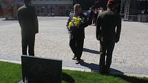 Tři prostějovské oběti invaze vojsk Varšavské smlouvy z roku 1968 si ve čtvrtek kolem druhé hodiny odpoledne připomněli nejen politici na náměstí TGM.