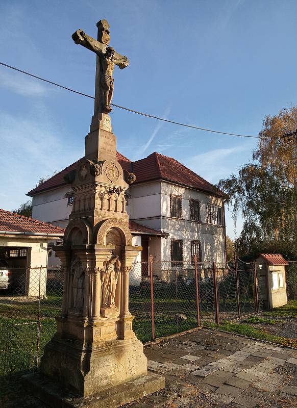 Kamenný kříž v Hrubčicích na Prostějovsku se stal kulturní památkou.