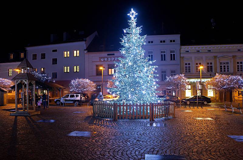 Vánoční strom a výzdoba ve Šternberku.