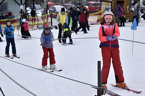 Lyžařský areál v Kladkách se v neděli těšil značnému zájmu malých i velkých lyžařů. 5.2. 2023