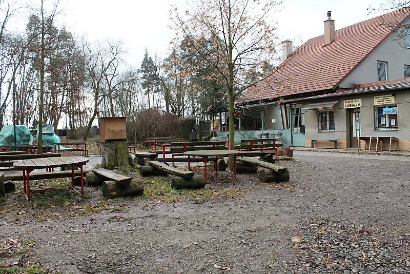 Oblíbené výletní místo v biokoridoru Hloučela, občerstvení U Abrahámka.