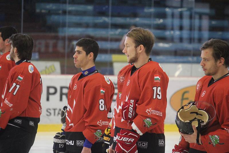 Olomoučtí studenti ve čtvrtek odpoledne bojovali v hokejové bitvě s budapešťskými protivníky. Kolbiště jim byl led na zimní stadionu v Prostějově.