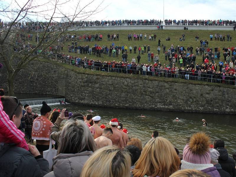 Vánoční koupel 2014 na plumlovské přehradě