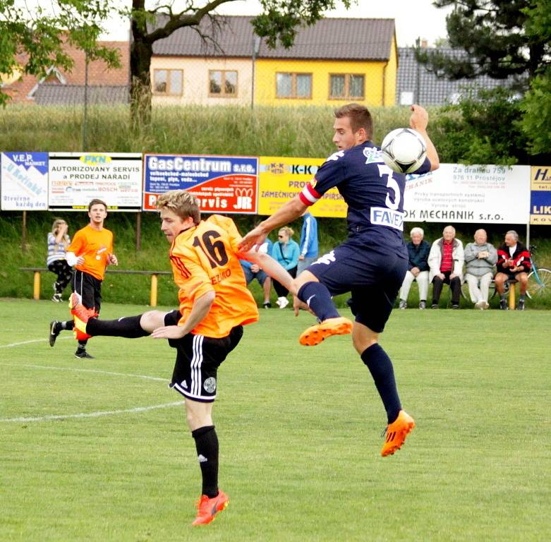 Akce Kopeme za fotbal dorazila také do Čechovic a s ní mužstvo 1. FC Slovácko. Místní borci na prvoligový tým nestačili a po devadesáti minutách padli 0:14, přesto si duel náramně užili.