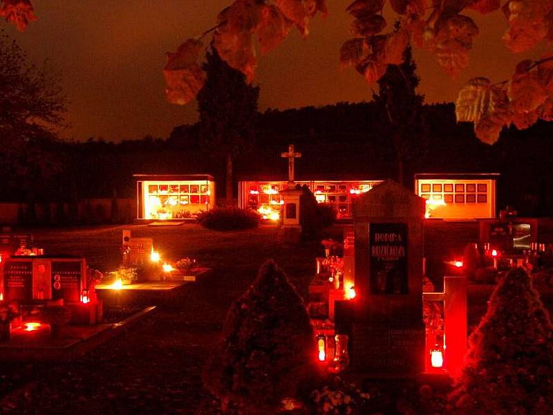 Dušičky na prostějovském hřbitově