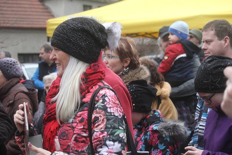 Spanilá jízda po obcích Olomouckého kraje slavnostně zahájila další sezonu oblíbeného Muzea kočárů v Čechách pod Kosířem