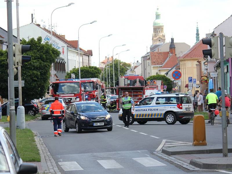 Vrtulník na Plumlovské! Muže zavalila zeď