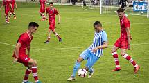 Fotbalisté Prostějova (v bílo-modrém) prohráli s Líšní 0:1.