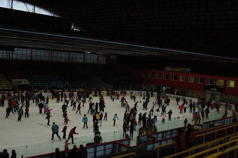 Bruslení veřejnosti na prostějovském zimním stadionu