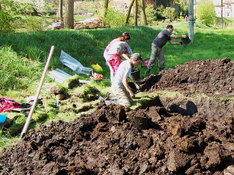 Archeologové odhalují tajemství pravěkého jezera u Hrdibořic.