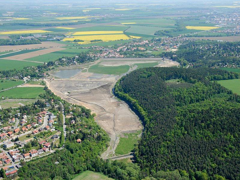 Bagrování plumlovské přehrady, letecký snímek z 11.5. 2011