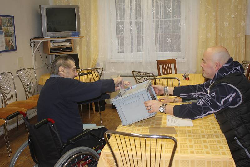 Prezidentské volby v domově seniorů v Soběsukách