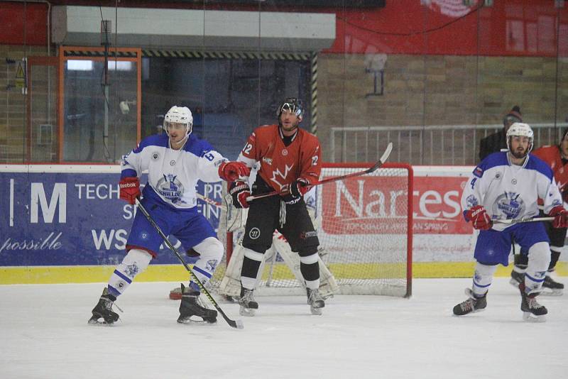 Olomoučtí studenti ve čtvrtek odpoledne bojovali v hokejové bitvě s budapešťskými protivníky. Kolbištěm jim byl led na zimní stadionu v Prostějově.