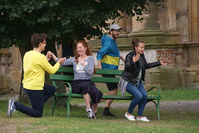 Divadelní zkouška hry Ženy a sluhové na plumlovském zámku - 6. 8. 2020