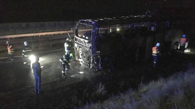 Požár autobusu na D46 u Prostějova