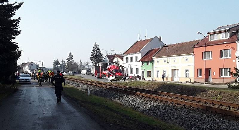 Nehoda vlaku s osobním autem v Kostelci na Hané - 25. 12. 2021