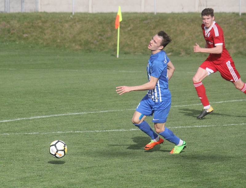 Fotbalisté Prostějova (v modrém) doma porazili Uničov 2:0.