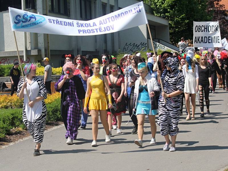 Majáles 2016 v Prostějově - průvod studentů městem