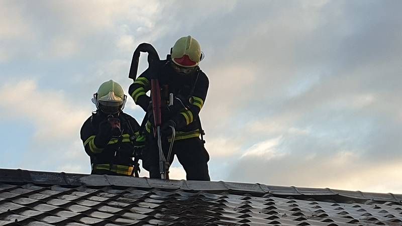 Včera v podvečer v Mostkovicích hořely dvě rekreační chatky. Naštěstí se nikdo nezranil.