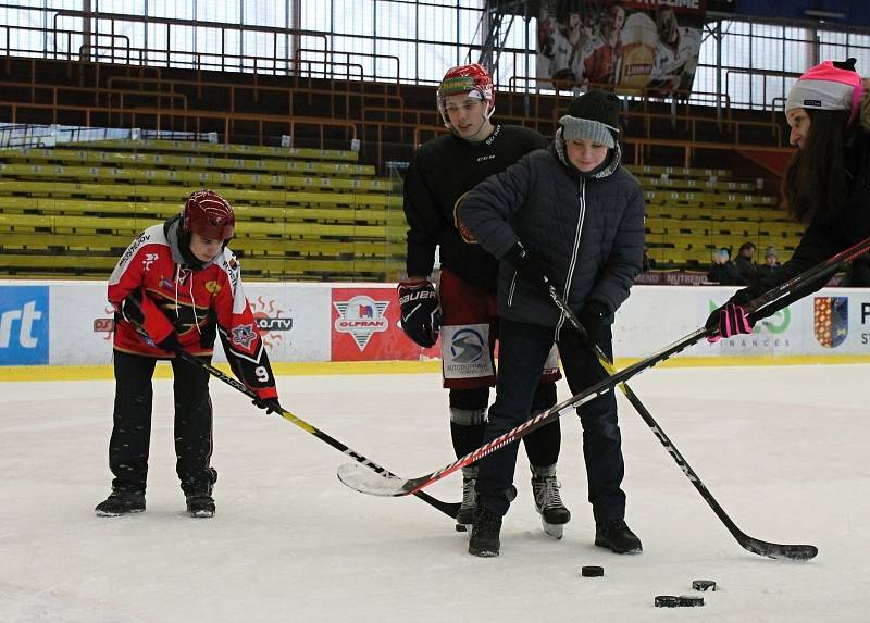 Setkání dětí z Tetína s hokejisty Prostějova. 6.2. 2020