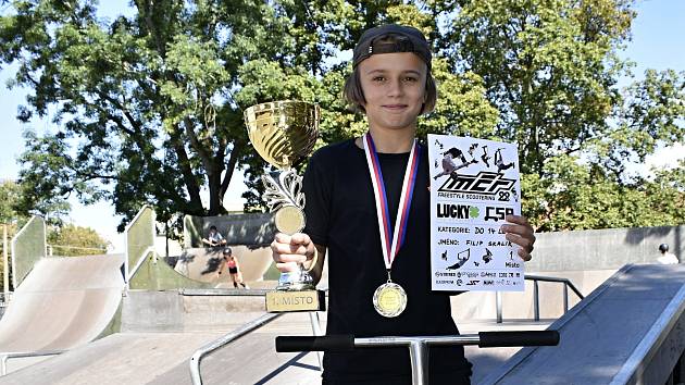 Teprve dvanáctiletý Filip Skalík se stal republikovým šampionem ve freestyle scooteringu.