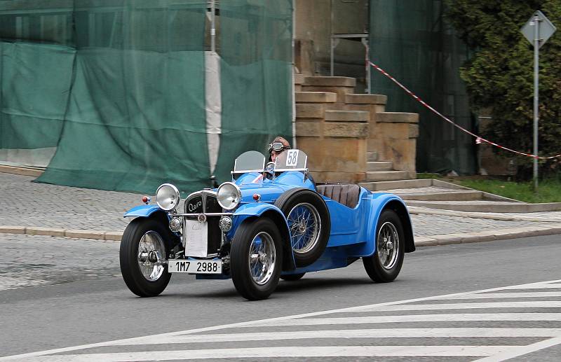 Historické motorky a auta projížděly Prostějovem. 12.5. 2019